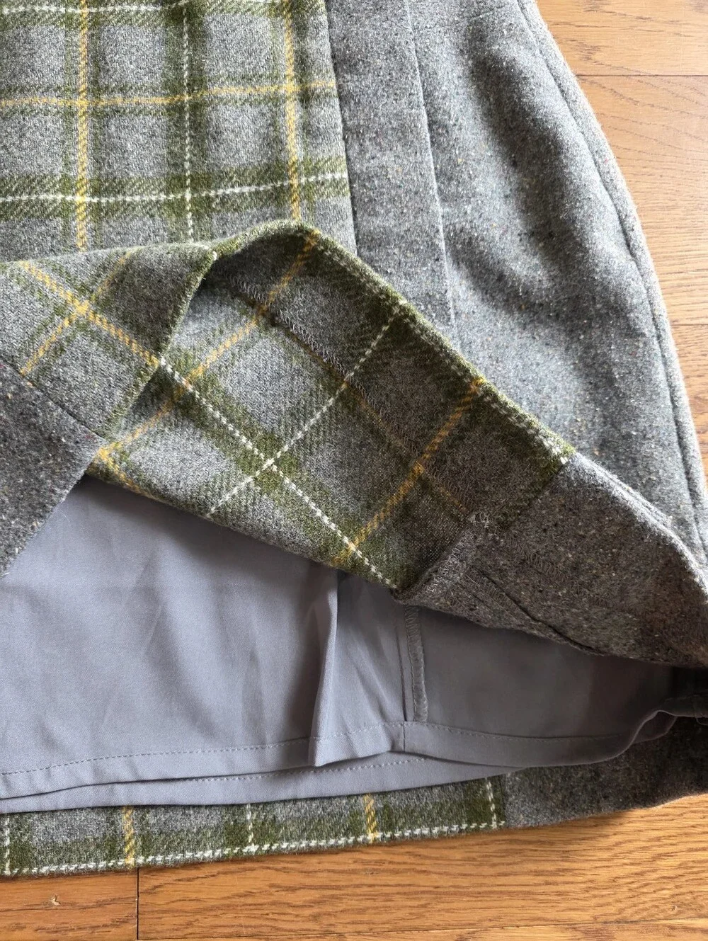 Banana Republic Mini Skirt Gray Plaid Wool Blend Size 4